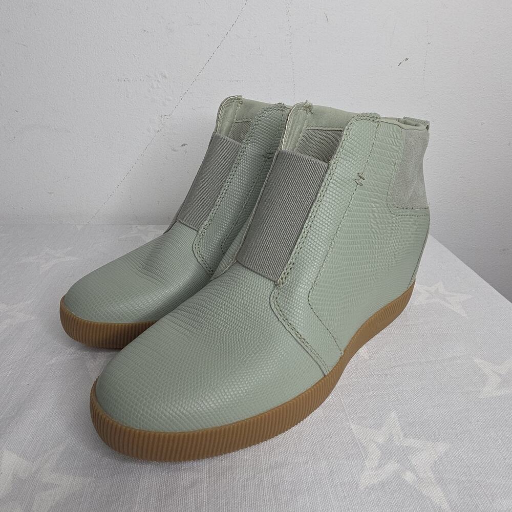 Sorel Out N About III Classic Wedge Sneaker Bootie Sage Green Womens Size 8.5
